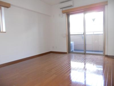 ベラジオ烏丸御池Ⅱの居間・リビング|洋室