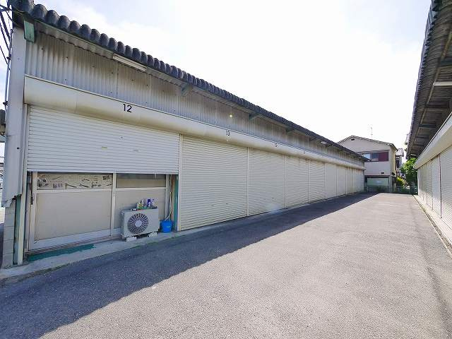 熊木モータープールの外観