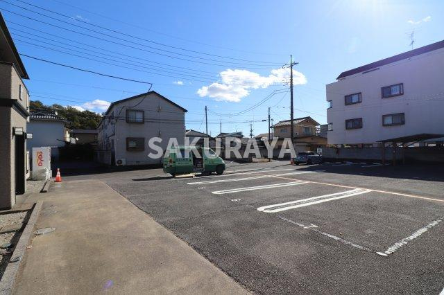 エンパレスV16の駐車場