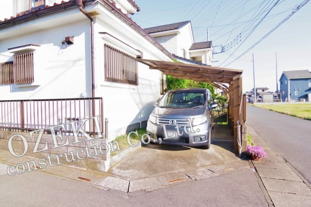 越谷市神明町2丁目中古戸建ての駐車場