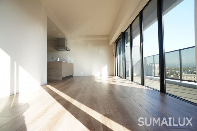 熊本市西区春日３丁目の賃貸マンションの居間・リビング