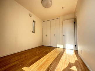 【洋室】 | 吉井町２丁目　戸建て | 明るい洋室です