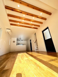 【居間・リビング】 | 吉井町２丁目　戸建て