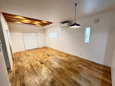 【居間・リビング】 | 吉井町２丁目　戸建て | 解放感のあるリビングです