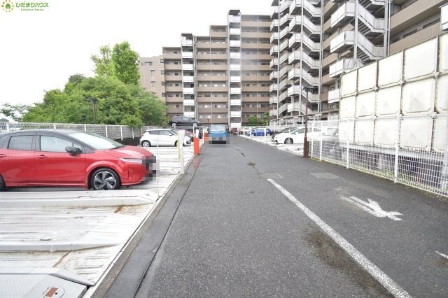 大宮東パーク・ホームズの駐車場