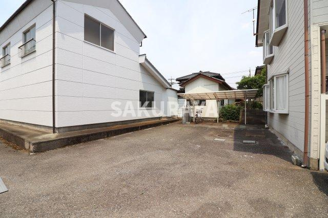 レインボーハイツの駐車場