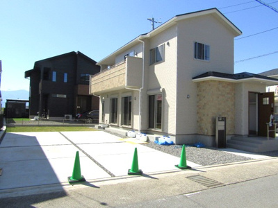 【外観】 | ブルーミングガーデン　八代町大間田2期　1号棟 | 建物外観を気になさる方へ、見た目の良い物件です