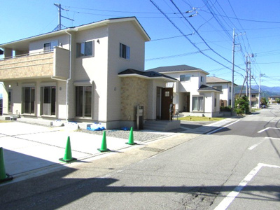 【前面道路含む現地写真】 | ブルーミングガーデン　八代町大間田2期　1号棟 | 前面道路含む現地写真です
