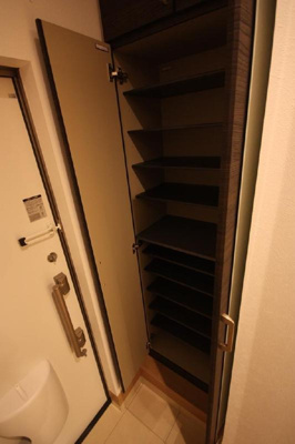 【玄関】 | フェルメール千早 | 別号室の写真になります。現況優先。