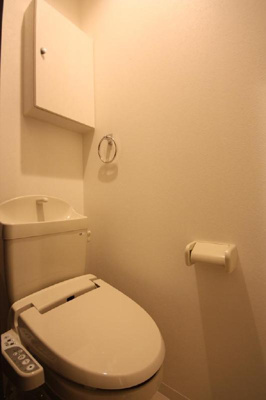 【トイレ】 | フェルメール千早 | 別号室の写真になります。現況優先。