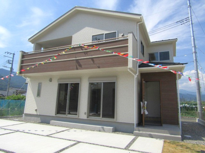 【外観】 | ブルーミングガーデン　笛吹市春日居町鎮目【全3棟】　1号棟 | おしゃれな外観です