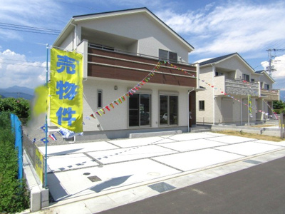 【前面道路含む現地写真】 | ブルーミングガーデン　笛吹市春日居町鎮目【全3棟】　1号棟 | 前面道路含む現地写真です