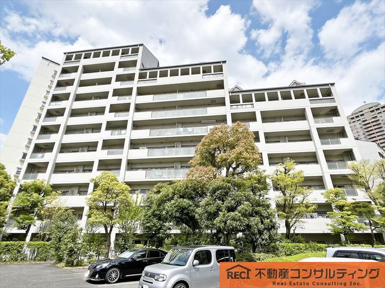 RICウエストコート4番街西棟の外観