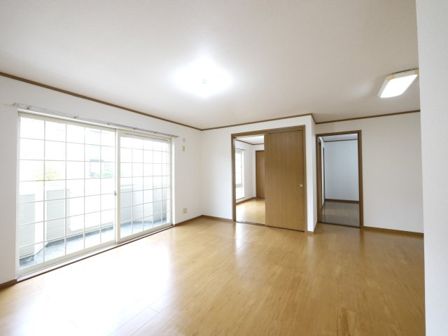 ロジュマンＭＴＯの居間・リビング|こちらの居間で趣味の時間をお楽しみください