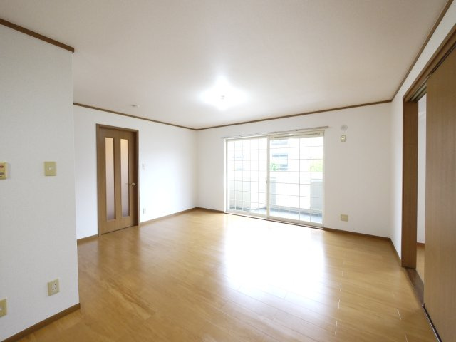 ロジュマンＭＴＯの居間・リビング|こちらのリビングで趣味の時間をお楽しみください