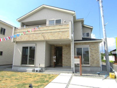 【外観】 | ブルーミングガーデン　笛吹市春日居町鎮目【全3棟】　3号棟 | 外観は落ち着いています