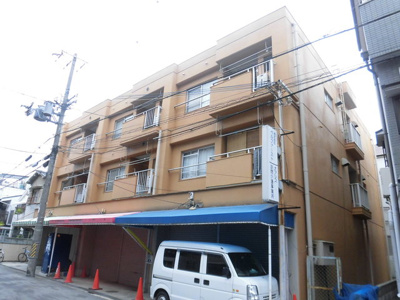 【外観】 | コーポ小松 | オレンジ色の明るい外観です。