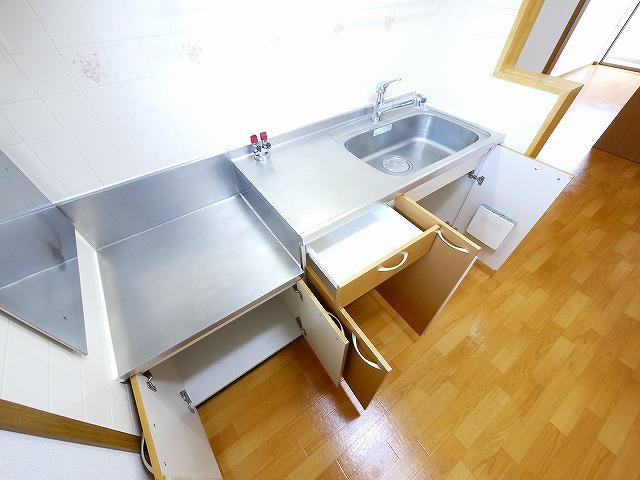 ソル・レヴェンテのキッチン|コンパクトなキッチンで掃除もラクラク