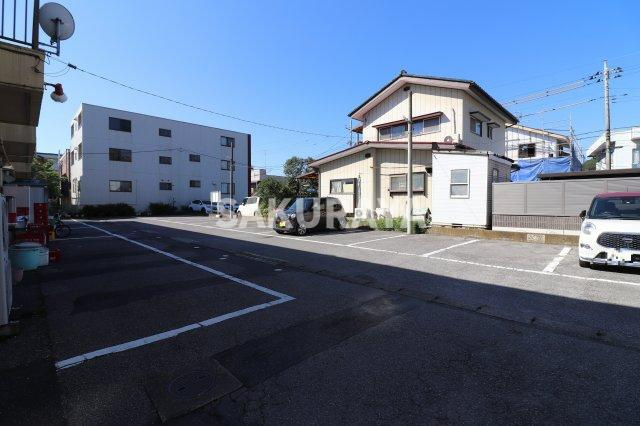 アガタビルの駐車場