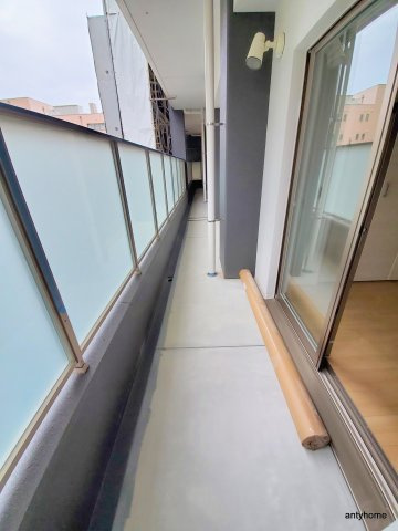 ファステート大阪マジョリティ 仲介手数料無料のバルコニー