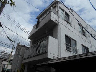 【外観】 | 鉄筋コンクリート造のがっちりとした建物。