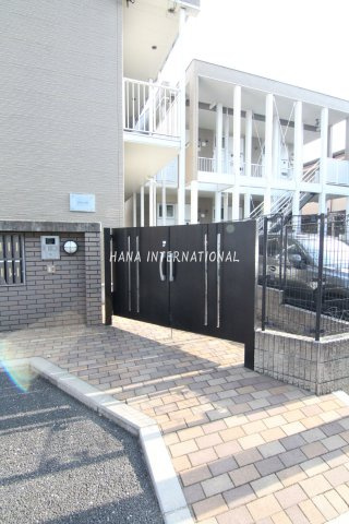 レオパレスエクシブBのエントランス