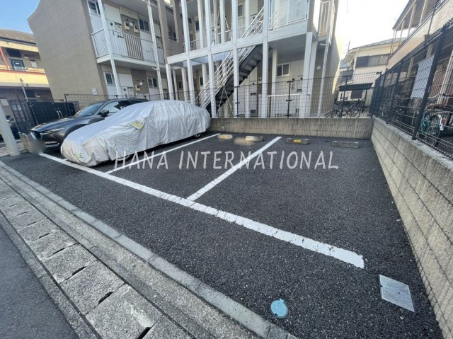 レオパレスエクシブBの駐車場