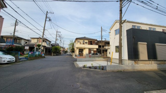 【前面道路含む現地写真】 | 3方向が行動に面した角地です