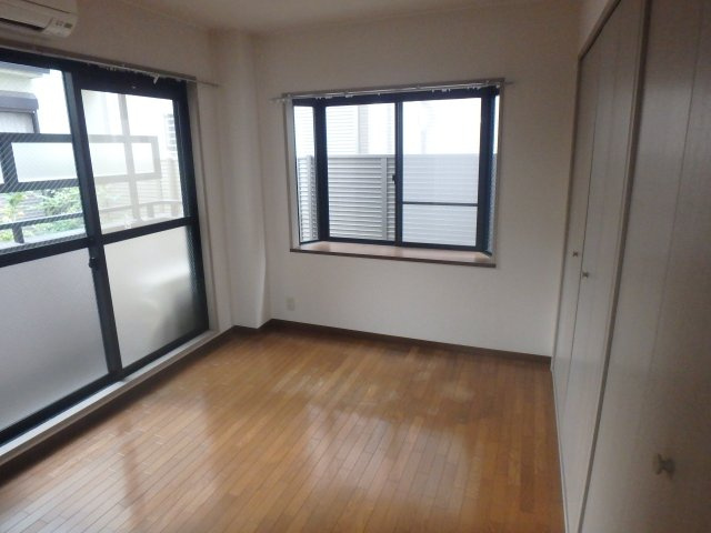 【居間・リビング】 | ピュアハウス青蘭館 | こちらの居間で趣味の時間をお楽しみください