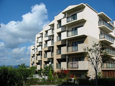 東急ドエル・アルス三田ウッディタウン中央Ｂ棟の外観