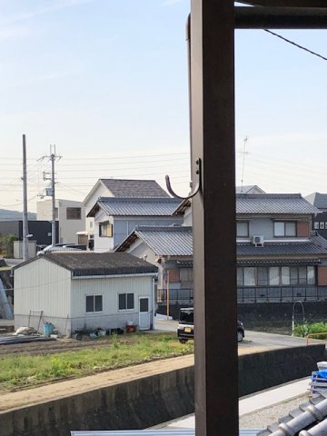 ベルメゾン一須賀Ⅲ号館|物干しざお引っ掛ける所あり