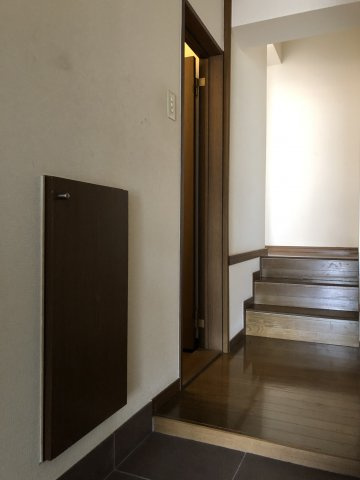 ベルメゾン一須賀Ⅲ号館の玄関