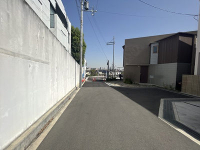 【前面道路含む現地写真】 | 箕面市箕面７丁目　新築戸建　２号地