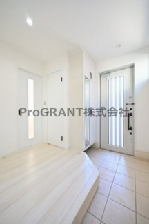 【エントランス】 | 大変明るいエントランスです