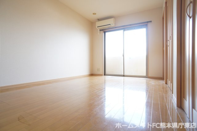 熊本市東区御領８丁目の賃貸マンションの洋室