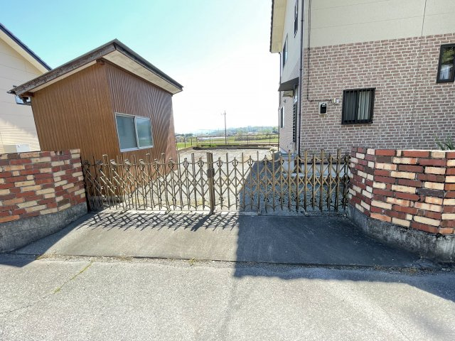藤岡市緑埜　中古の駐車場
