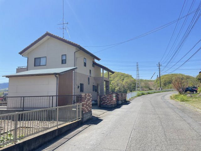 藤岡市緑埜　中古の前面道路含む現地写真