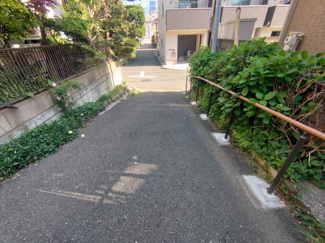 【前面道路含む現地写真】