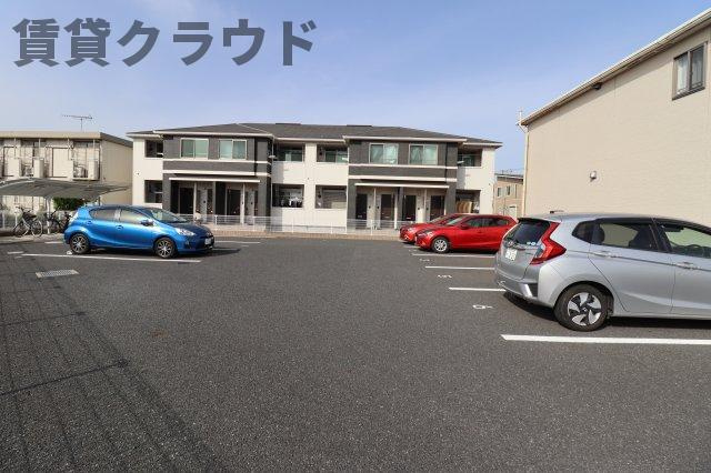 サンコスモスの駐車場|カースペースがあります