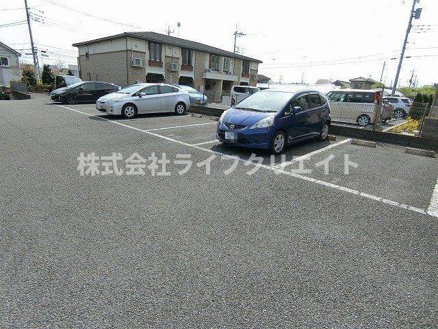 リビングタウン石川町Bの駐車場