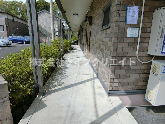 リビングタウン石川町Bのエントランス