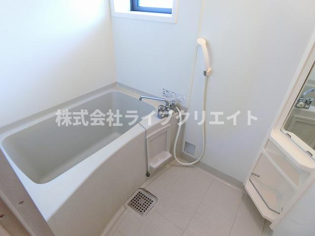 リビングタウン石川町Bの浴室