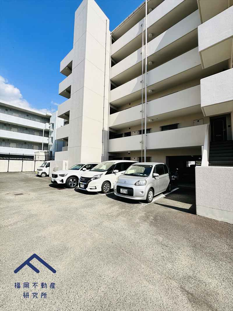 ファミール高宮の駐車場