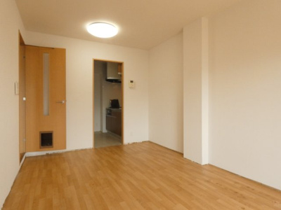 【居間・リビング】 | プルミエール小作 | 独立キッチンです