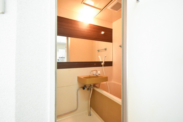 【10,000円キャッシュバック対象物件】の浴室|コンパクトで使いやすいお風呂です