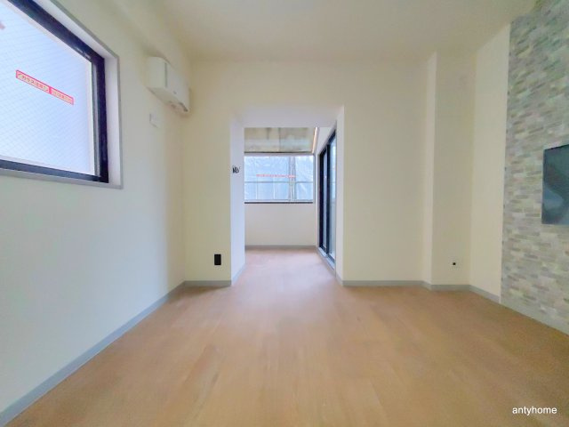 エイトステイツ玉造 仲介手数料無料の居間・リビング