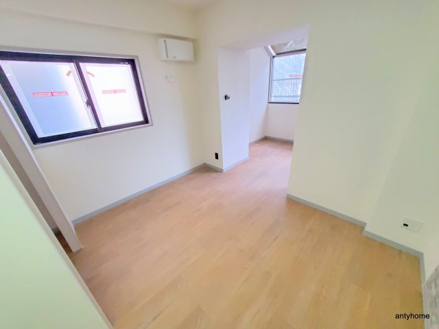 エイトステイツ玉造 仲介手数料無料の洋室