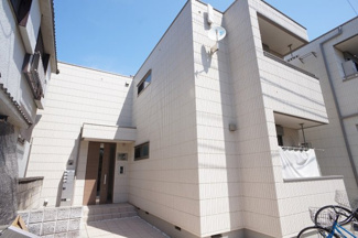 【外観】 | 2階建ての爽やかな建物です