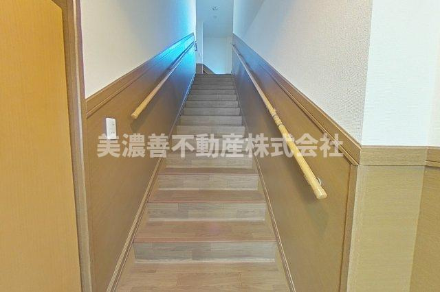 ６０６７７　岐阜市中川原事務所付住居の内装