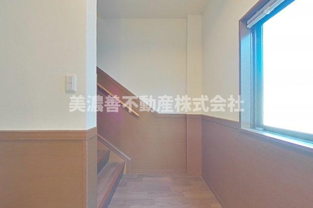 ６０６７７　岐阜市中川原事務所付住居の内装